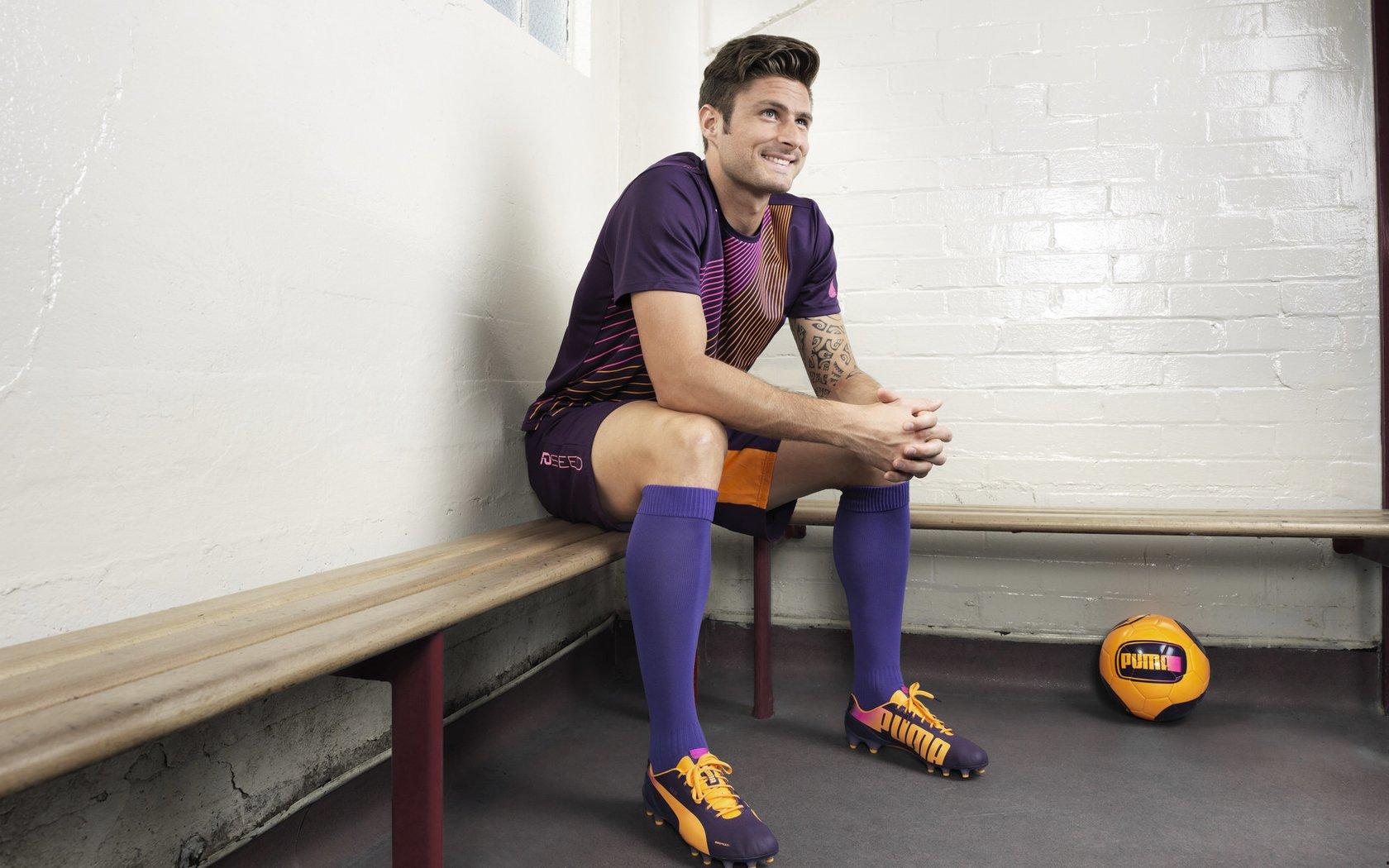 双线领跑显王者气象，四线并进展从容底蕴，兵工厂与蓝黑军团共绘欧陆新篇